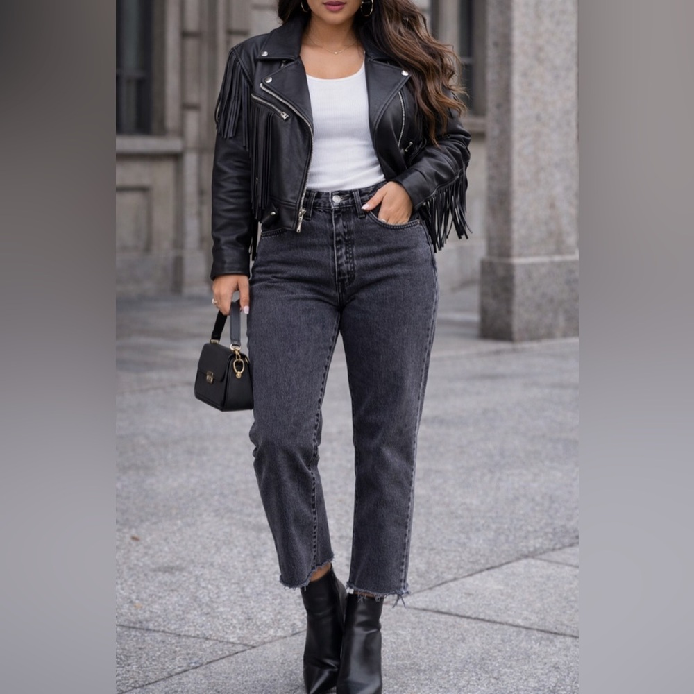 Levi’s Black Cropped Straight Jeans Size 27 Raw Hem High Rise Vintage Style Chic